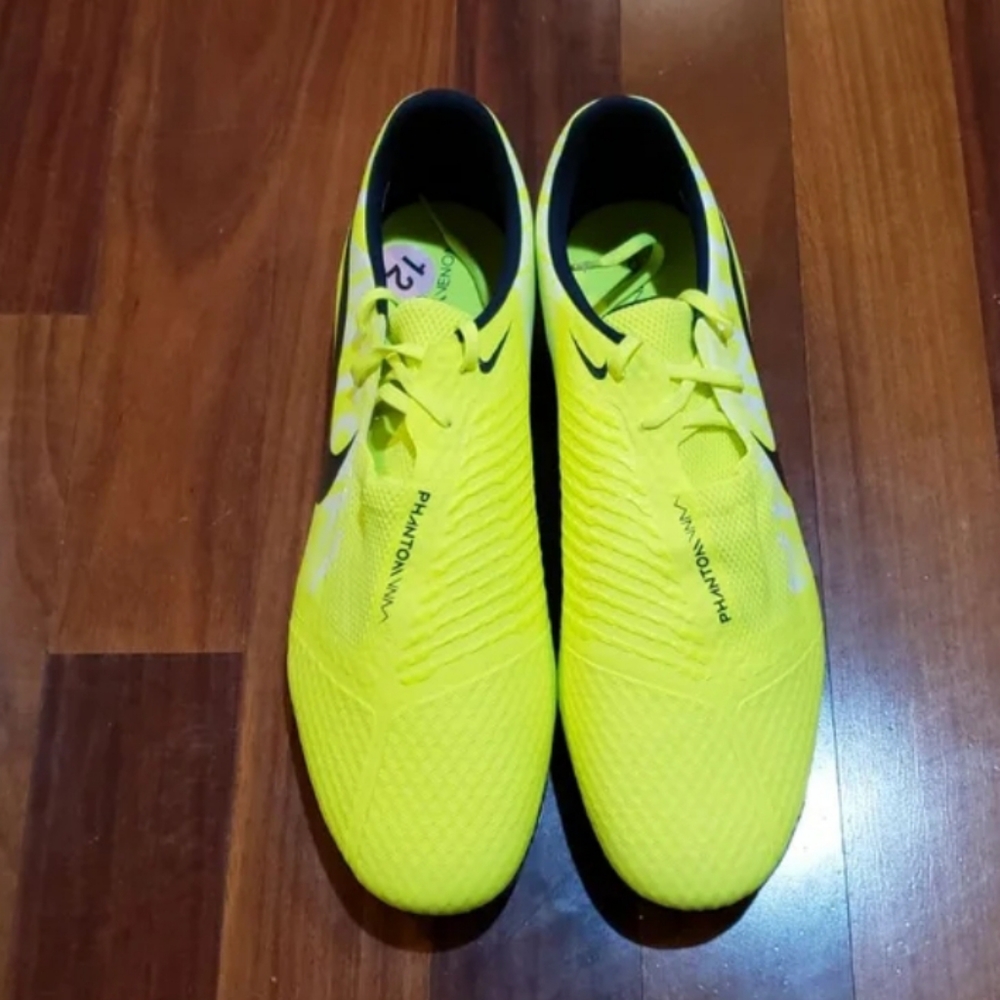 Nike phantom soccer cleats